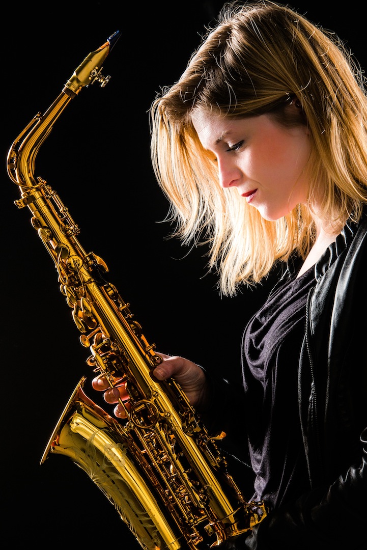 Cece on sax, te boeken bij L.A.-DJ's te Utrecht